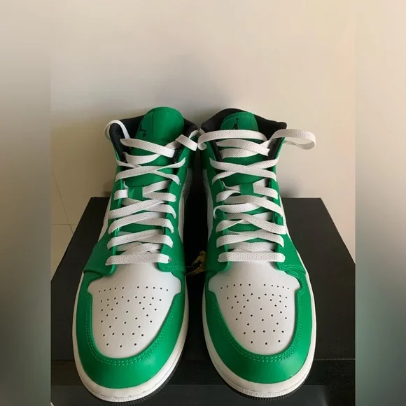 ❌SOLD❌Air Jordan 1 mid lucky green - Picture 2 of 13